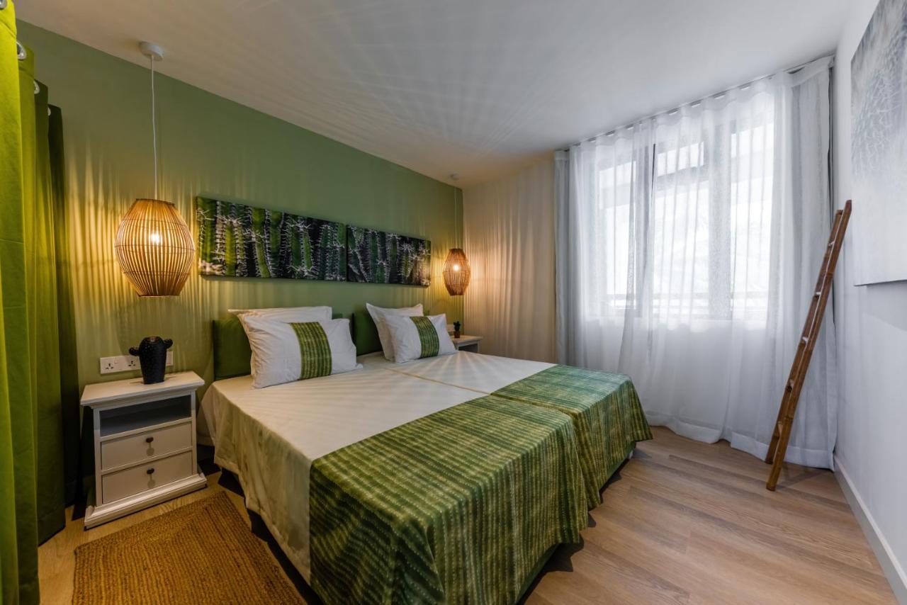 Les Cerisiers Beach Residence, Cosy And Modern 3 Bedroom Apartment Located 50 Metres From The Beach And From All Amenities And Restaurants On The Coastal Road Flic-en-Flacq Esterno foto
