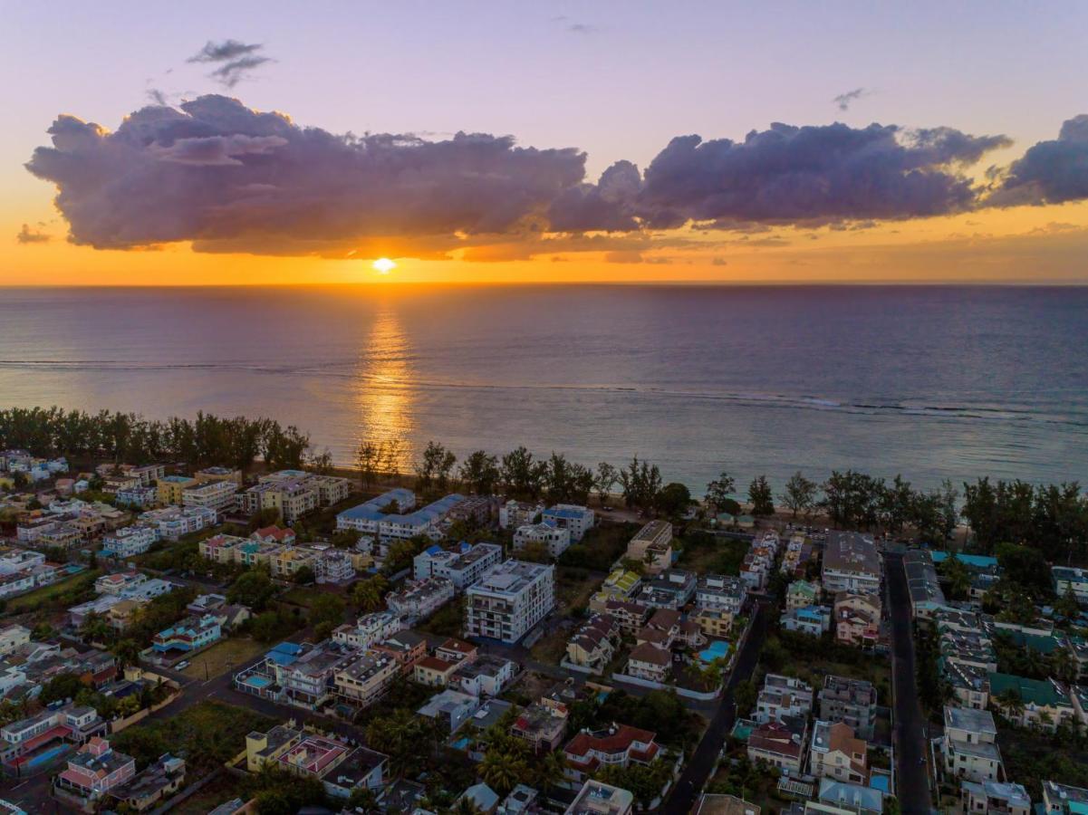 Les Cerisiers Beach Residence, Cosy And Modern 3 Bedroom Apartment Located 50 Metres From The Beach And From All Amenities And Restaurants On The Coastal Road Flic-en-Flacq Esterno foto
